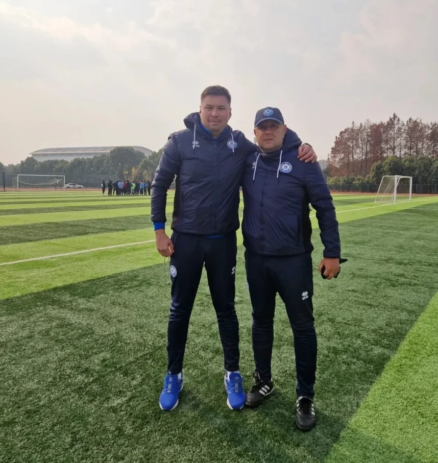 Алматинский футбольный тренер Александр Кузнецов во время работы в Китае3