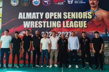 Участники второго этапа турнира по вольной борьбе Almaty Open Seniors в Алматы