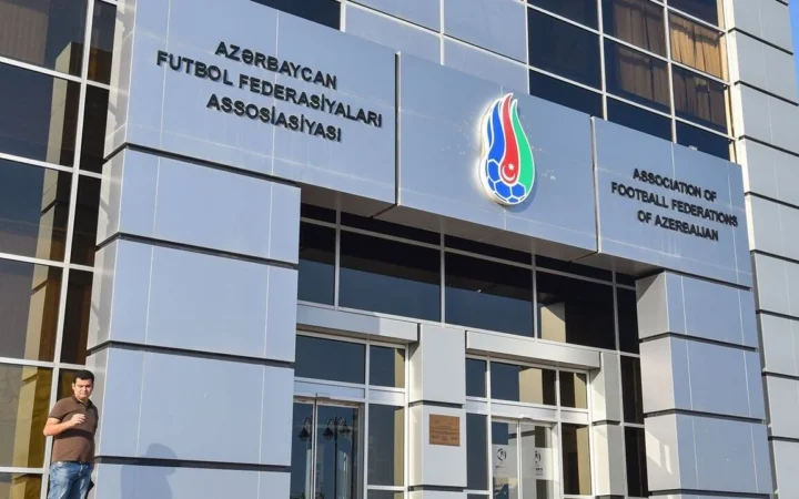 Азербайджан ведет переговоры с казахстанским футболистом «Болоньи»