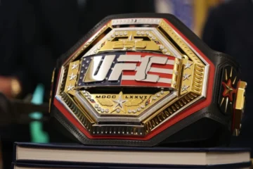 Впервые в истории может состояться бой за три пояса UFC