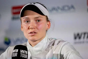 Елена Рыбакина отреагировала на введение WTA обязательных гендерных тестов
