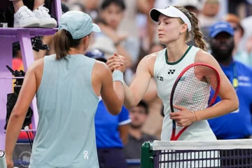 Елена Рыбакина признала превосходство Иги Швёнтек в финале