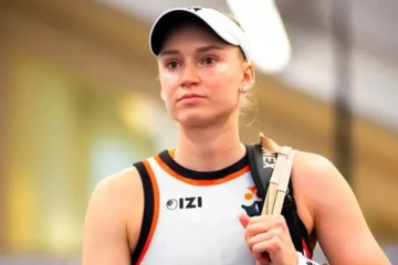 Елена Рыбакина сделала признание после тяжелого старта в Торонто