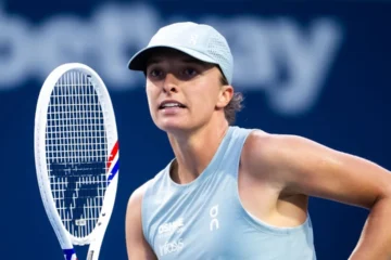 Ига Швентек разгромила российскую теннисистку и вышла в полуфинал турнира в Торонто