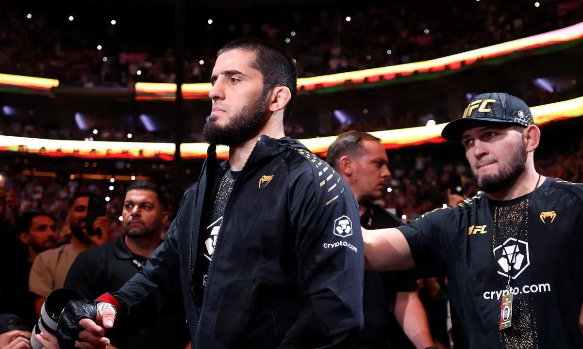 Ислам Махачев догнал Хабиба Нурмагомедова после защиты титула UFC