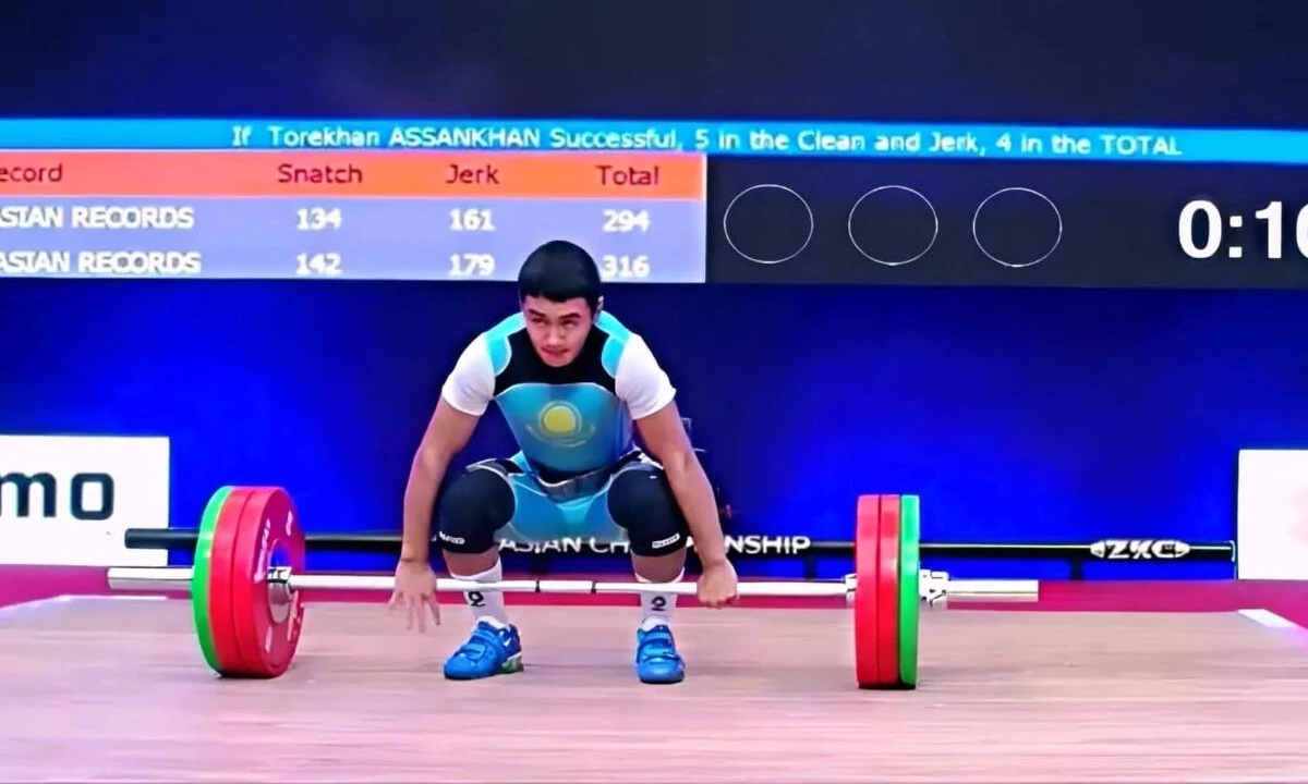 Казахстан завоевал «серебро» на юношеского ЧА-2026 по тяжёлой атлетике