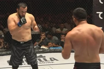 Казахстанский боец побил чемпиона из Узбекистана у него на родине