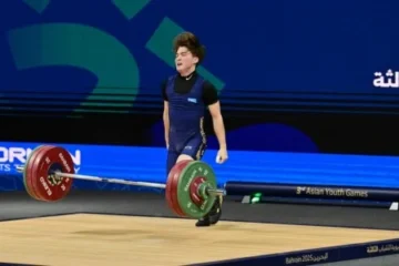 Казахстанский тяжелоатлет с рекордом выиграл чемпионат Азии