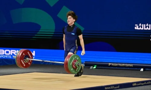 Казахстанский тяжелоатлет с рекордом выиграл чемпионат Азии