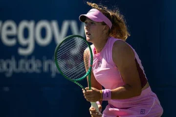 Мирра Андреева вылетела с турнира в Торонто