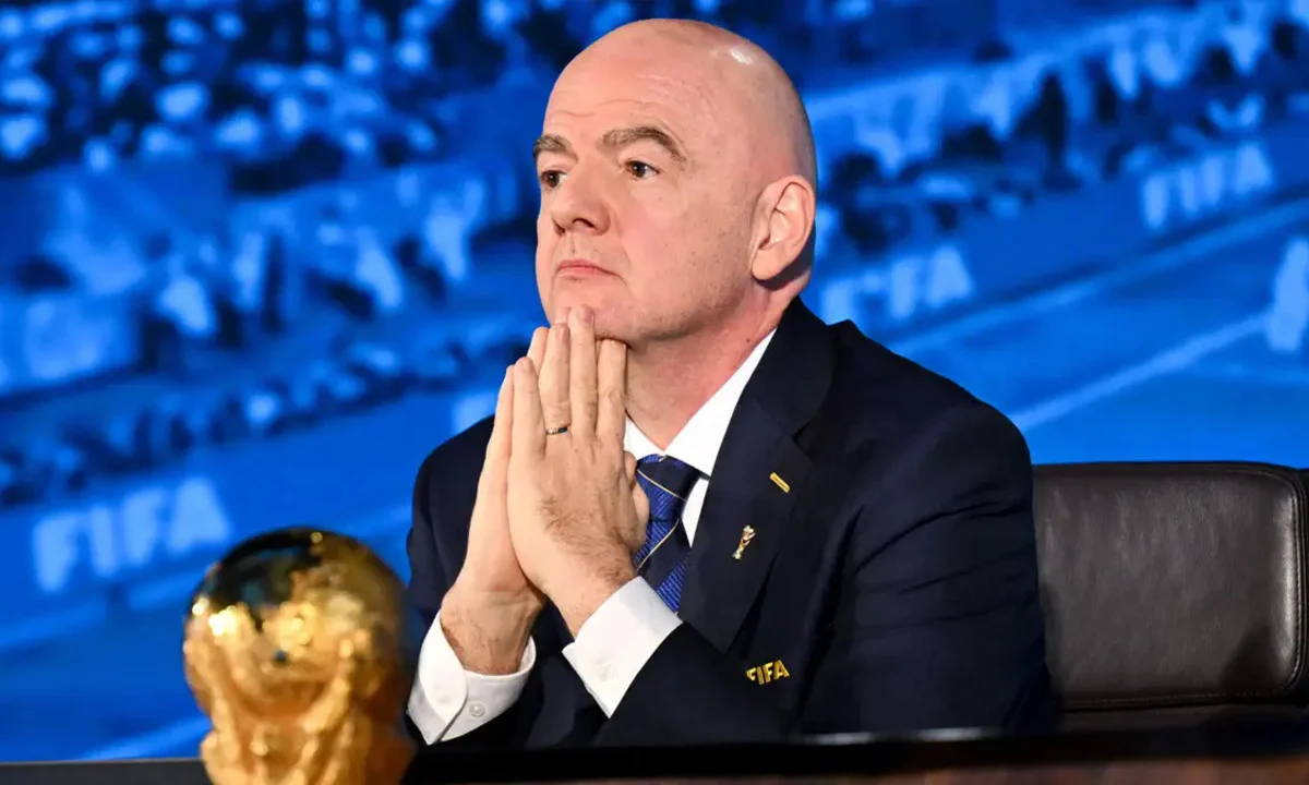 Президент ФИФА столкнулся с новым конфликтом из-за России