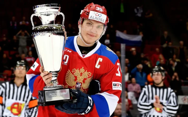 Призер чемпионата мира по хоккею подписал контракт с клубом из Казахстана