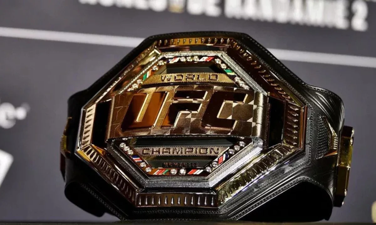 Россиянина признали худшим чемпионом в истории UFC