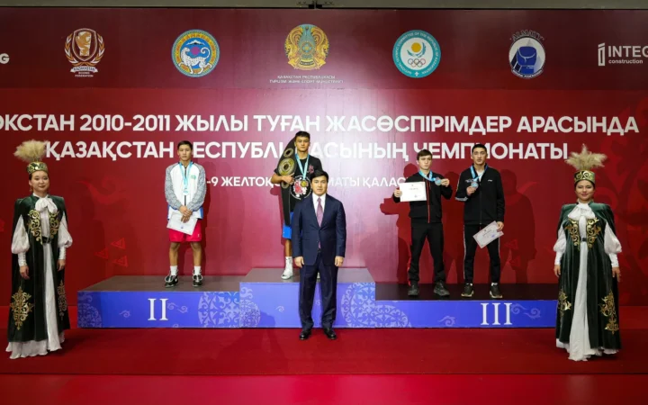 Почётный президент Алматинской федерации бокса Кайрат Дуйсенов