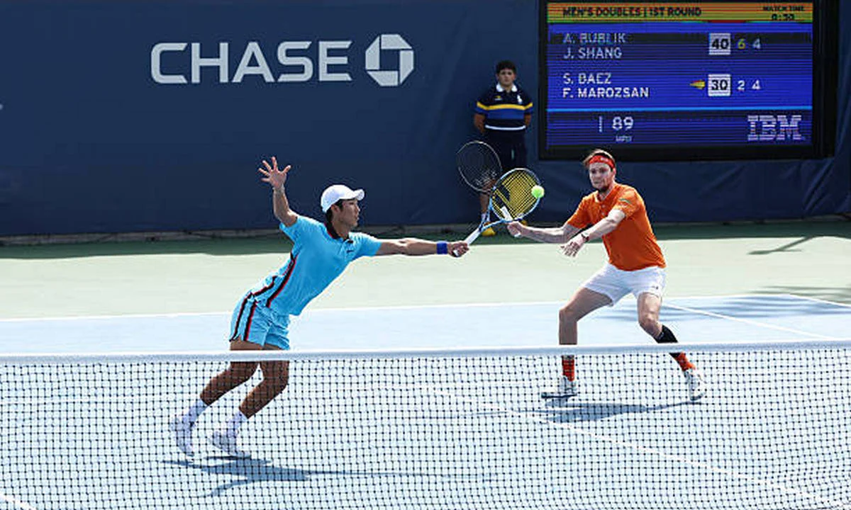 Александр Бублик без борьбы завершил выступление в парах на US Open-2026
