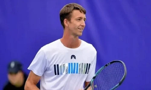 Казахстанец со счетом 6:0, 6:1 разгромил 41-летнего теннисиста