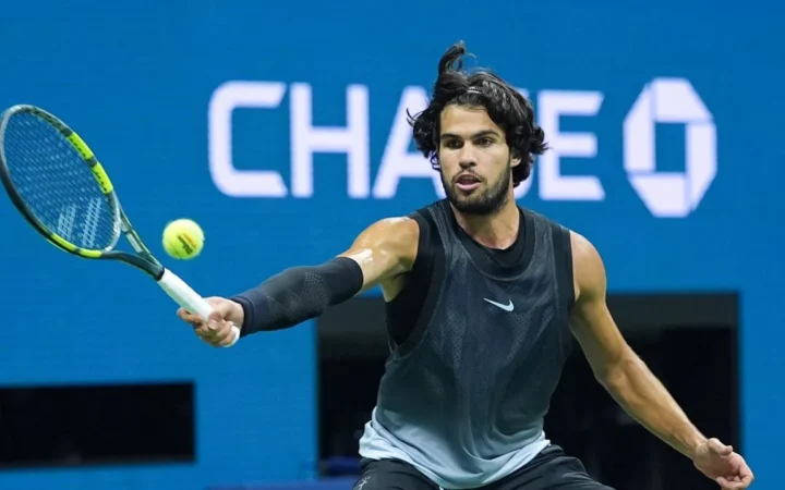 Карлос Алькарас сенсационно вылетел с US Open-2026