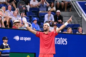 Российский теннисист на сенсационном камбэке пробился в четвертьфинал US Open