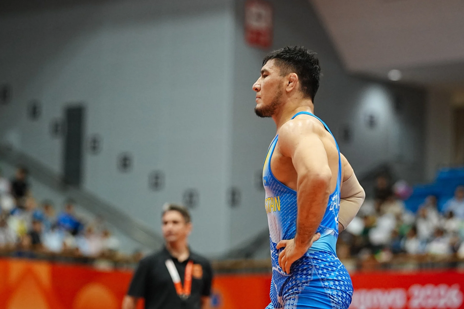 Азамат Даулетбеков вышел в четвертьфинал чемпионата мира по борьбе