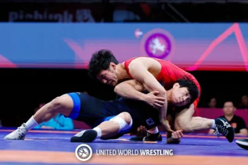 Борец Алматбек Аманбек пробился в четвертьфинал чемпионата мира