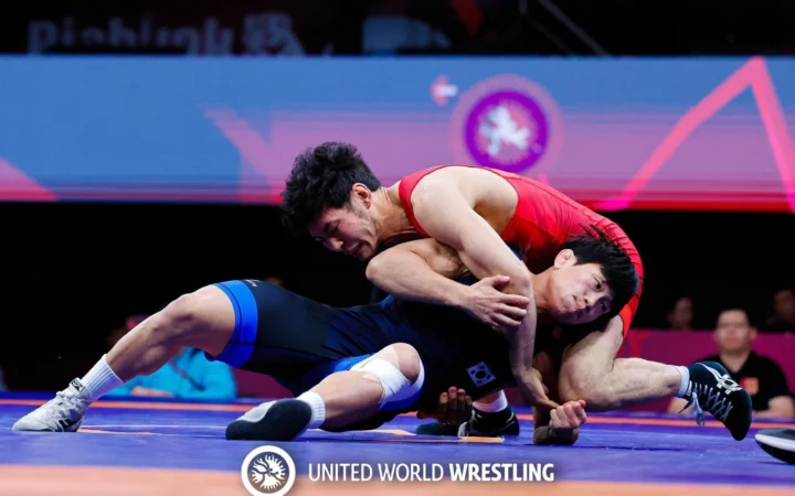 Борец Алматбек Аманбек пробился в четвертьфинал чемпионата мира
