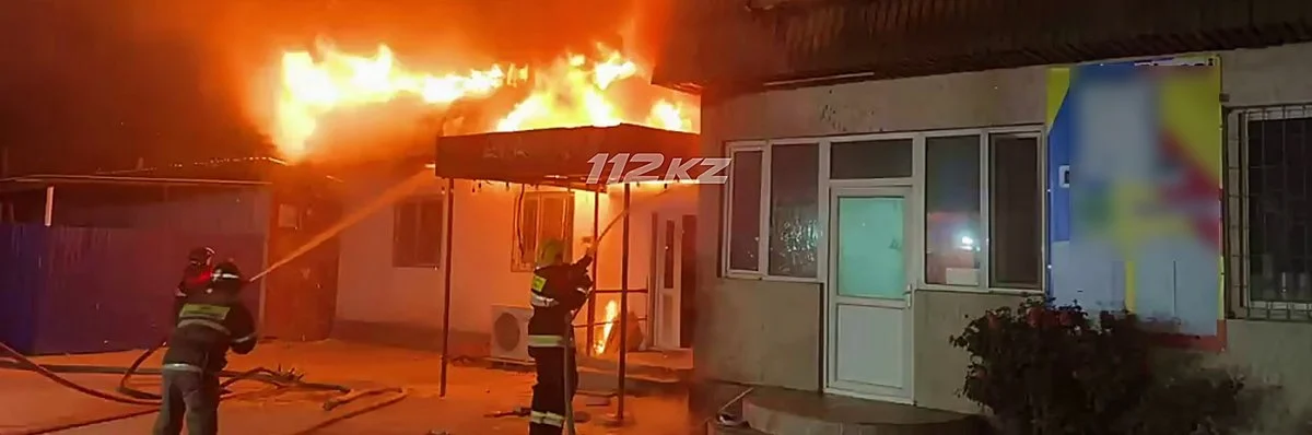 В Алматинской области загорелись два магазина