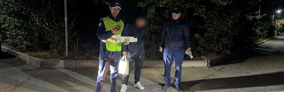 В Алматы задержали 19-летнего молодого человека с опасным предметом