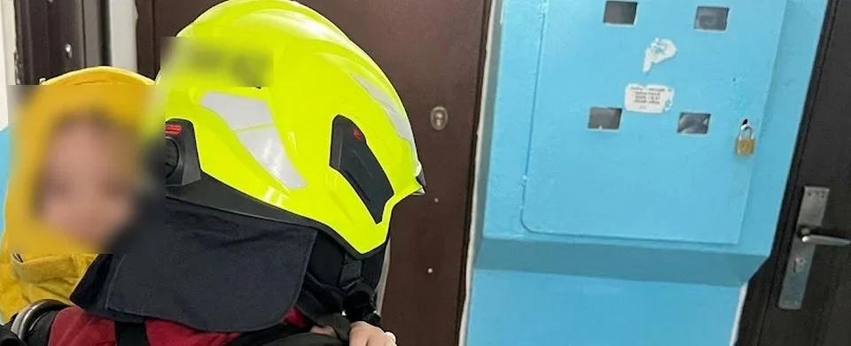 В Алматы при пожаре в жилом доме спасли ребёнка