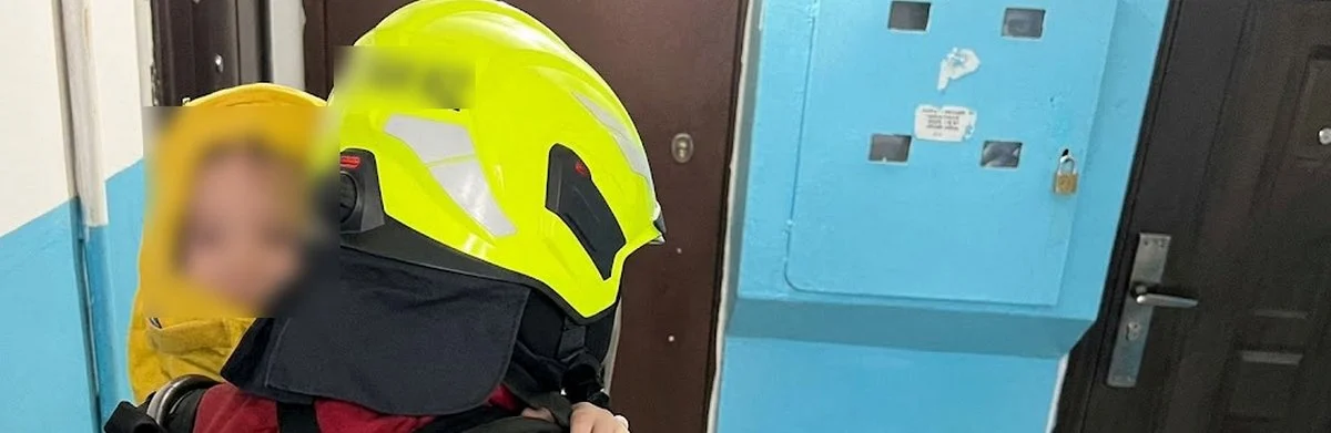 В Алматы при пожаре в жилом доме спасли ребёнка