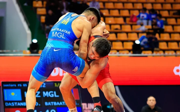 Вольник Осимжан Дастанбек стартовал с победы на чемпионате мира