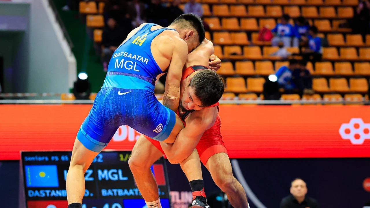 Вольник Осимжан Дастанбек стартовал с победы на чемпионате мира