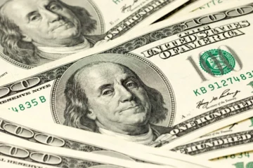 Курс доллара вырос почти на 3 тенге на бирже 15 октября