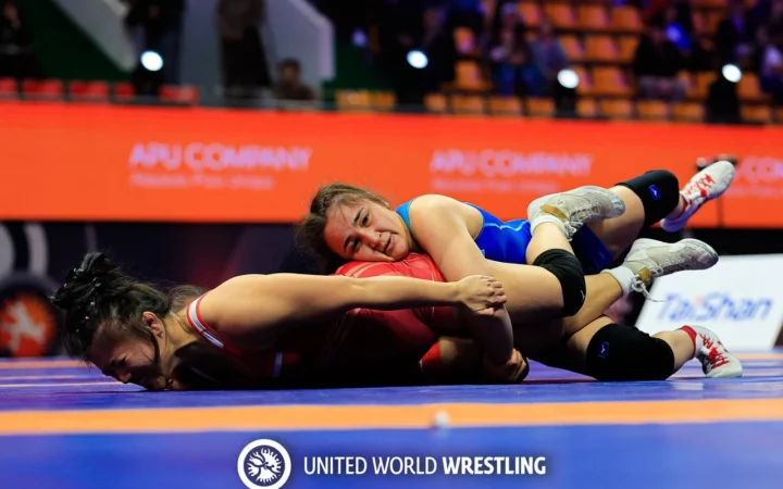 Нилуфар Раимова и Бейбит Сейдуали вышли в четвертьфинал чемпионата мира по борьбе