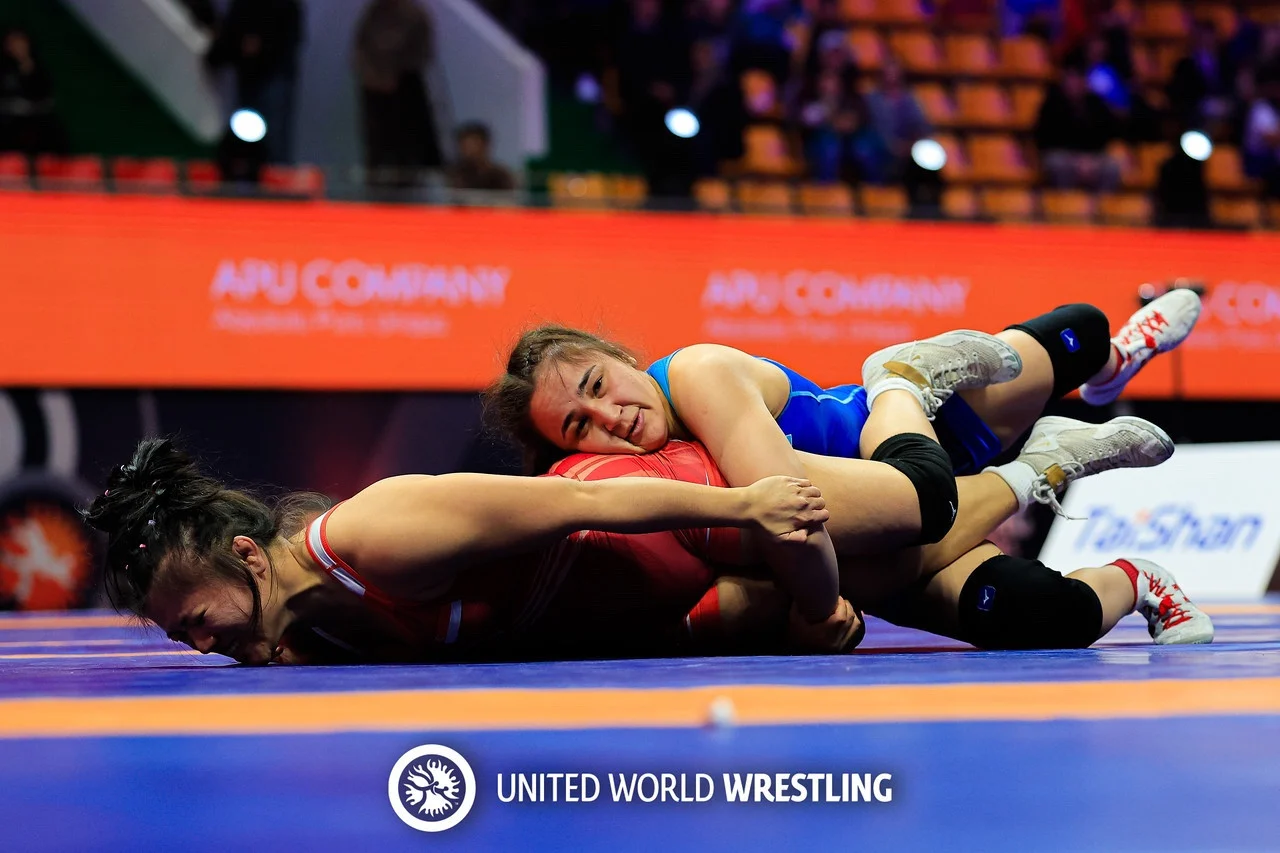 Нилуфар Раимова и Бейбит Сейдуали вышли в четвертьфинал чемпионата мира по борьбе