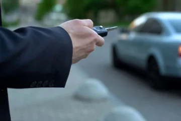 Парковку на пять автомобилей убрали на Жандосова. В акимате Алматы объяснили причину
