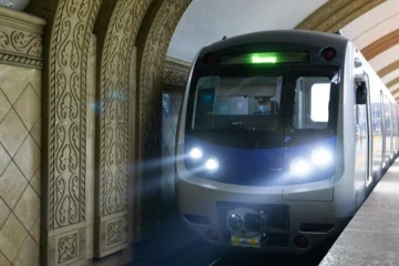 Столпотворения на станциях метро объяснили в Алматы