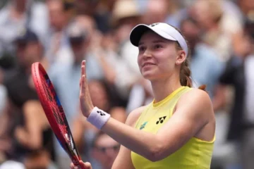 Теннисистка Елена Рыбакина выиграла казахстанское дерби на турнире в Токио