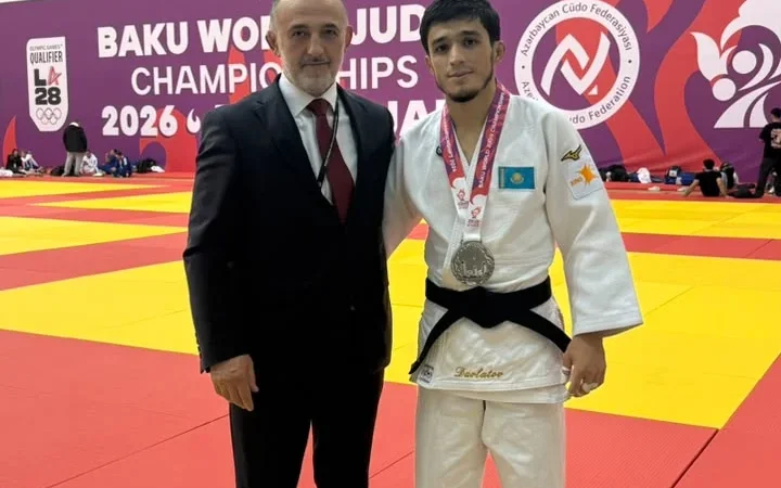 Казахстанский дзюдоист с серебряной медалью чемпионата мира в Баку
