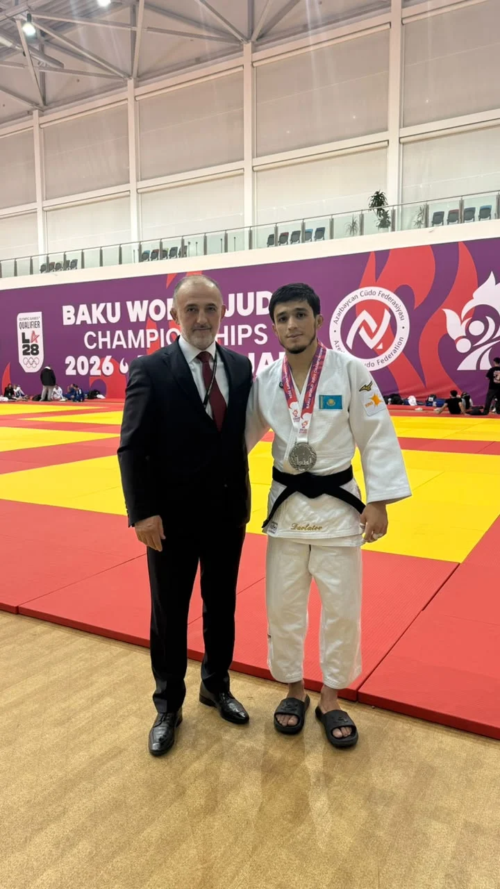 Казахстанский дзюдоист с серебряной медалью чемпионата мира в Баку
